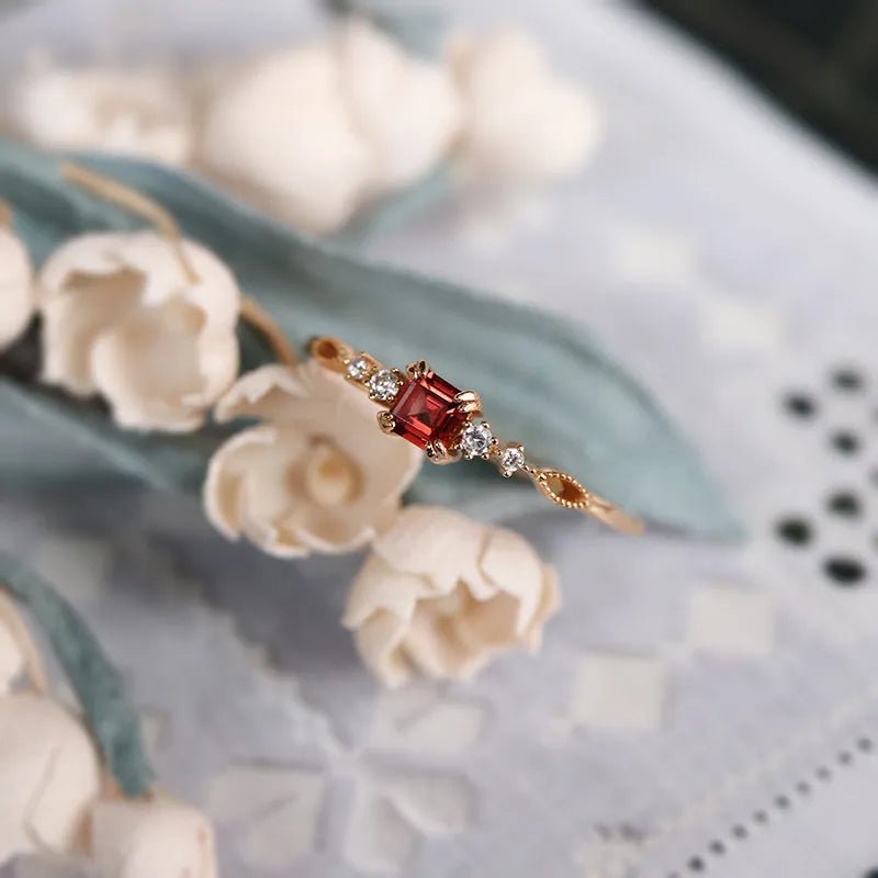 Bague en Grenat et Zircon – Argent Plaqué Or 14k pour la Passion - Biloria