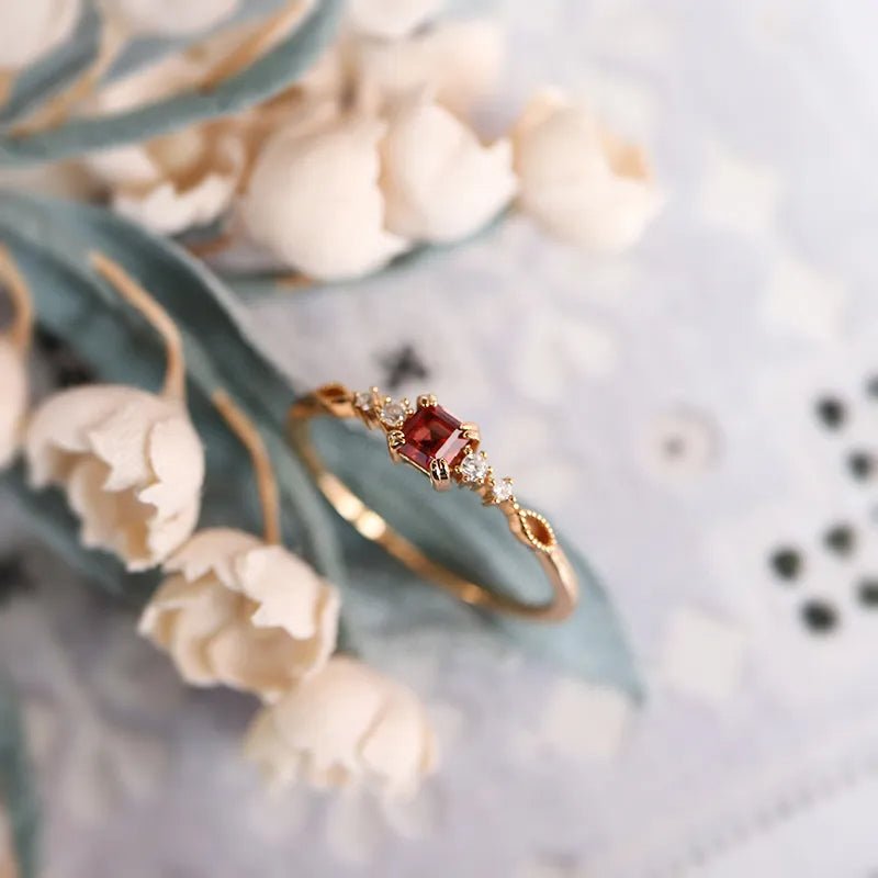 Bague en Grenat et Zircon – Argent Plaqué Or 14k pour la Passion - Biloria