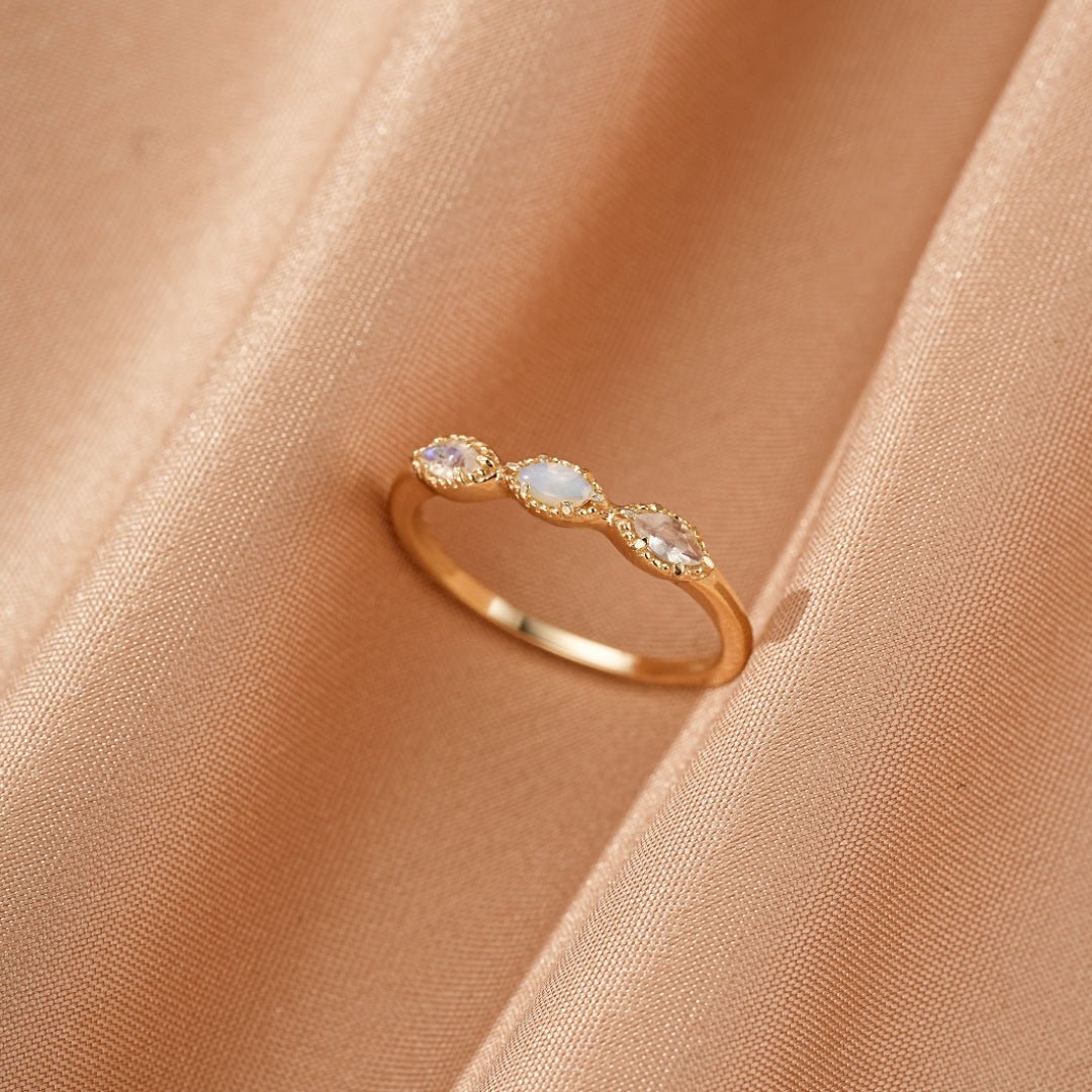 Bague Opale et Pierre de Lune - Harmonie Astrale en Argent Plaqué Or - Biloria