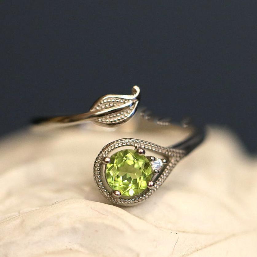 Bague Péridot ajustable : apaisement et sérénité au quotidien - Biloria
