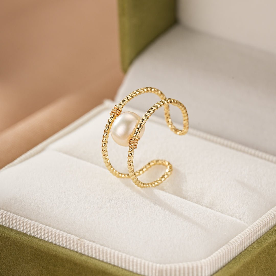 Bague Perle Naturelle Torsadée Ajustable, Bijou Artisanal Fil Cuivre - Biloria