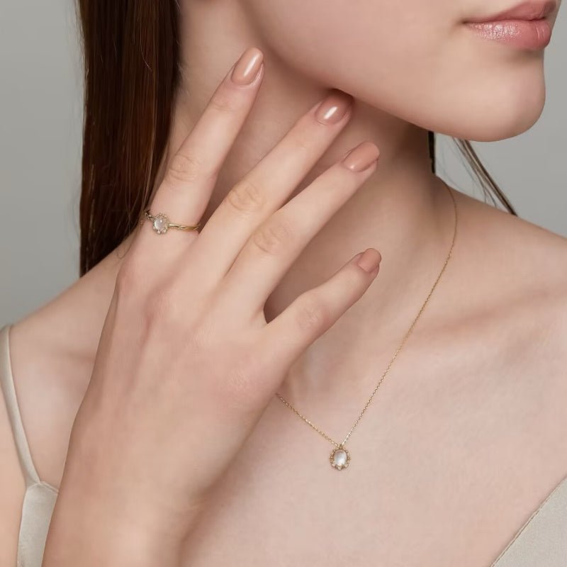 Bague Pierre de Lune en Argent Plaqué Or pour Intuition et Élégance - Biloria