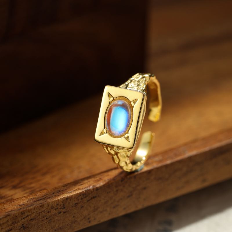Bague Pierre de Lune Lueur Impériale en Argent Plaqué Or - Biloria