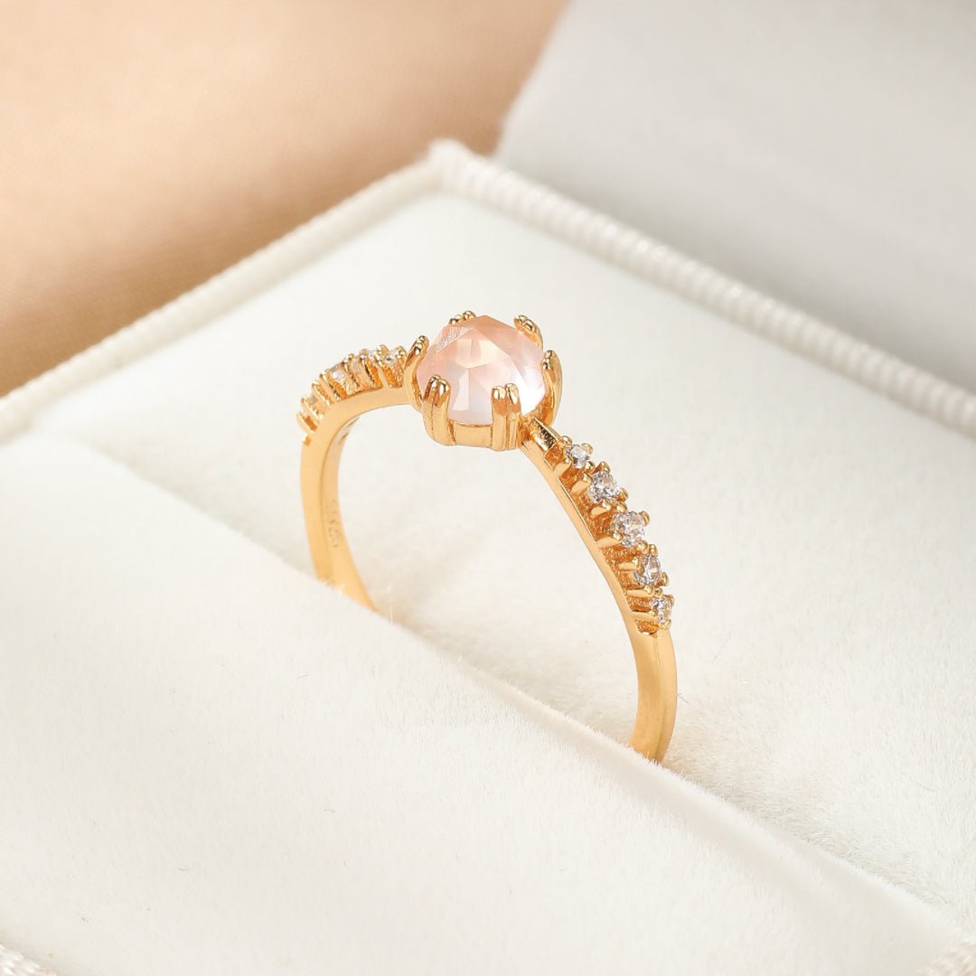 Bague Quartz Rose : amour de soi et élégance dorée - Biloria