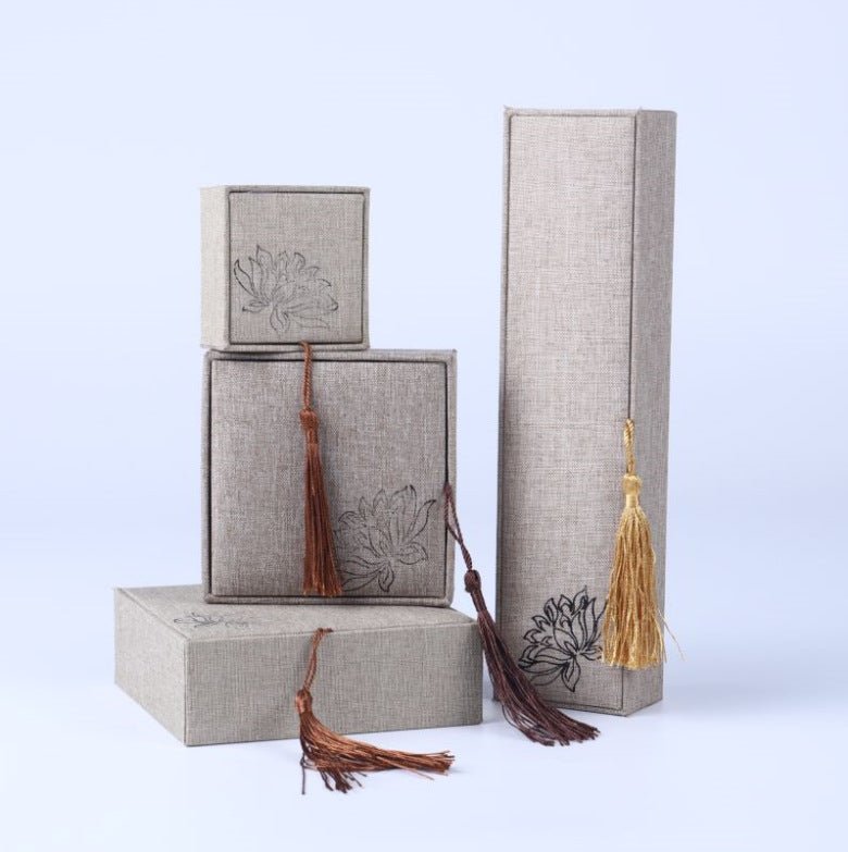 Boîte Cadeau Lotus en Lin Gris pour Bijoux - Biloria