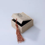 Boîte Cadeau Lotus en Lin Gris pour Bijoux - Biloria