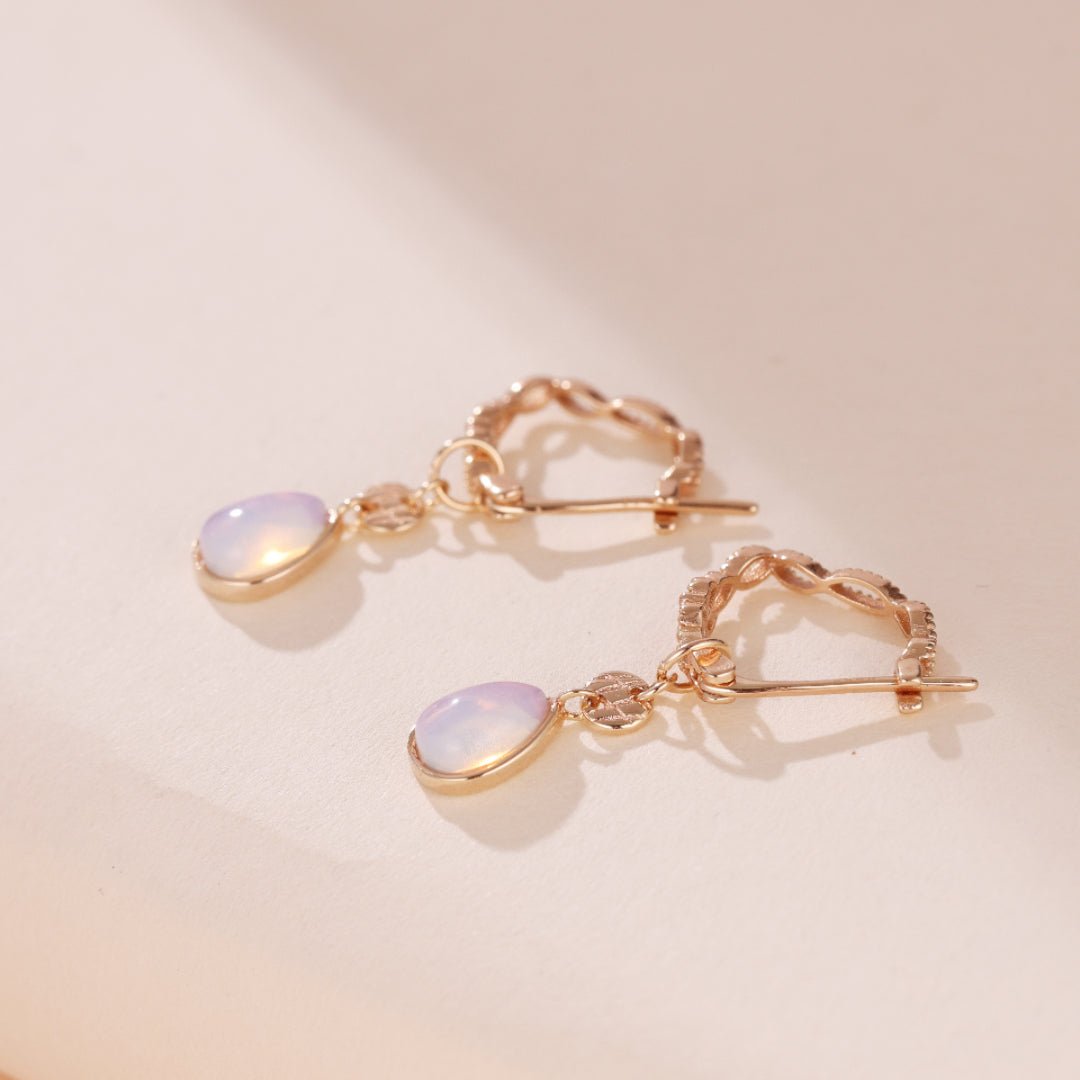 Boucles d'Oreilles en Opale Blanche et Argent Plaqué Or - Biloria