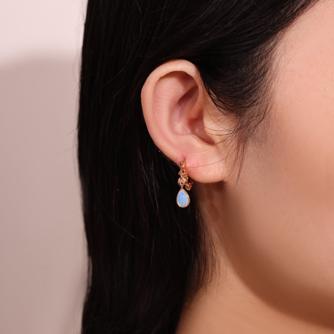 Boucles d'Oreilles en Opale Blanche et Argent Plaqué Or - Biloria