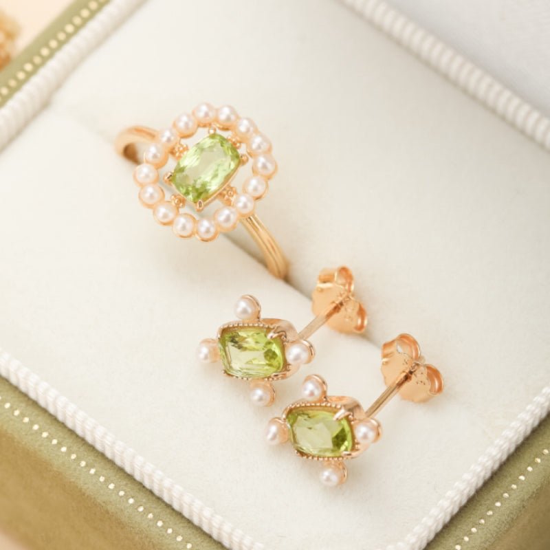 Boucles d'Oreilles Péridot et Perle Carrées en Argent Plaqué Or - Biloria