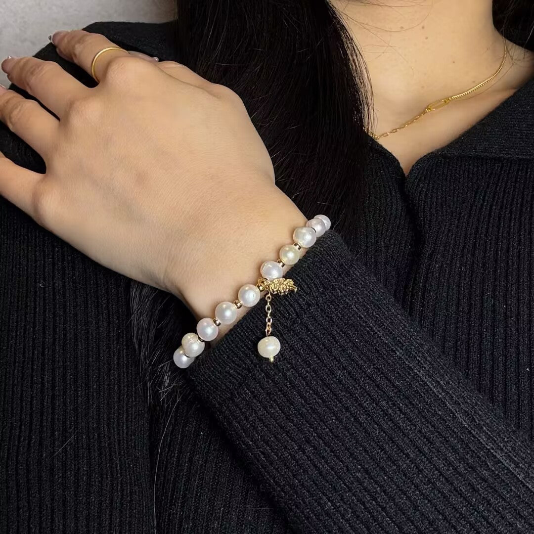 Bracelet en Perle d'Eau Douce avec Pendentif Trèfle à Quatre Feuilles - Biloria