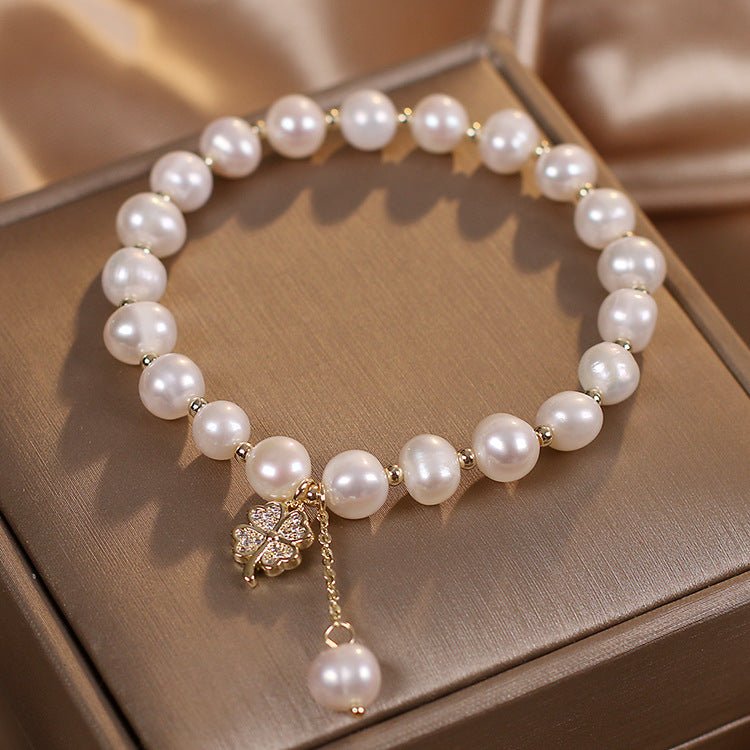 Bracelet en Perle d'Eau Douce avec Pendentif Trèfle à Quatre Feuilles - Biloria