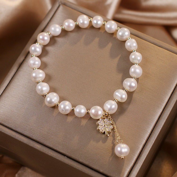 Bracelet en Perle d'Eau Douce avec Pendentif Trèfle à Quatre Feuilles - Biloria