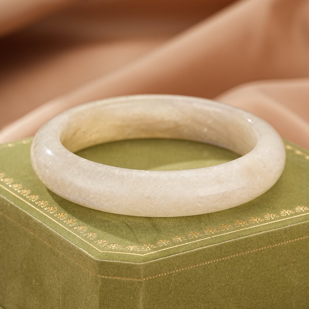 Bracelet Jonc Pierre de Lune : Équilibre Féminin et Intuition - Biloria