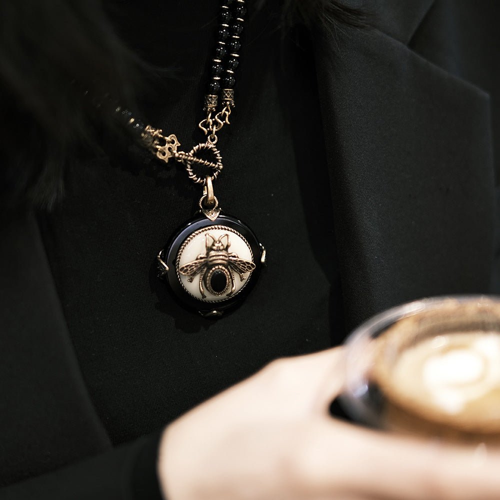 Collier Agate Noire Abeille Royale - Biloria