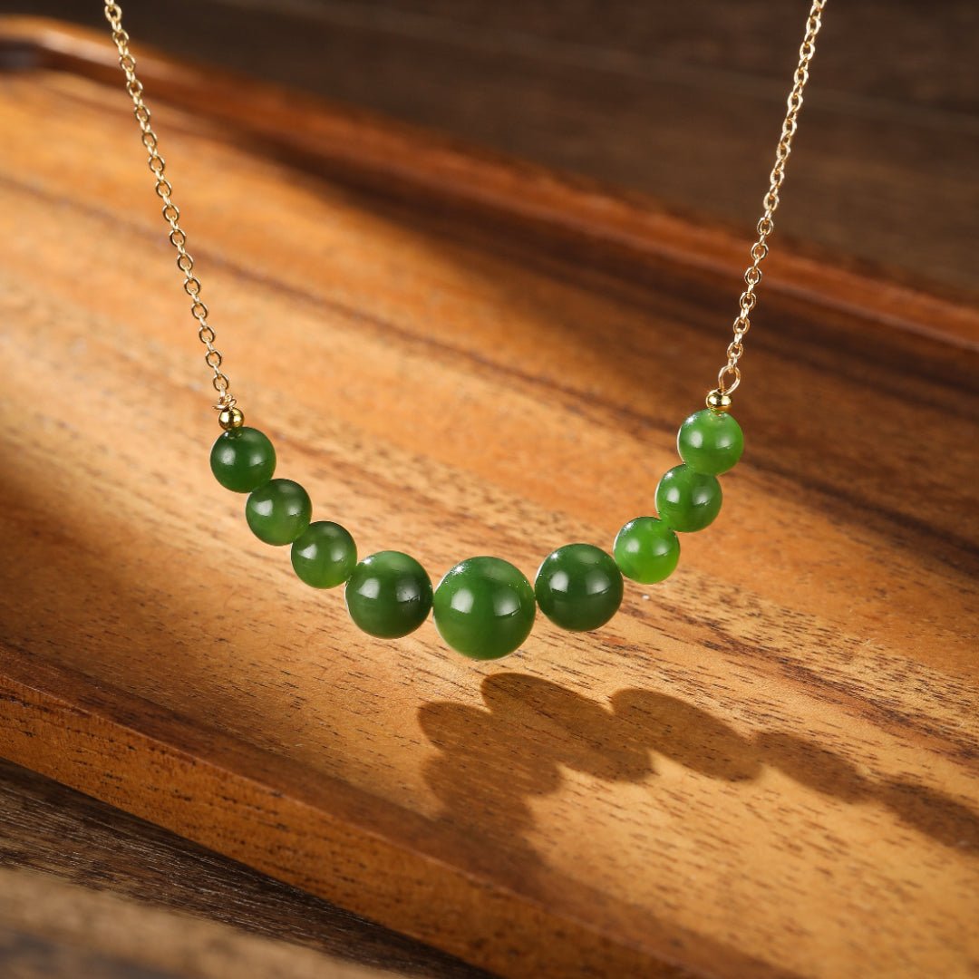Collier en Jade Vert Arc de Joie en Laiton Doré - Biloria