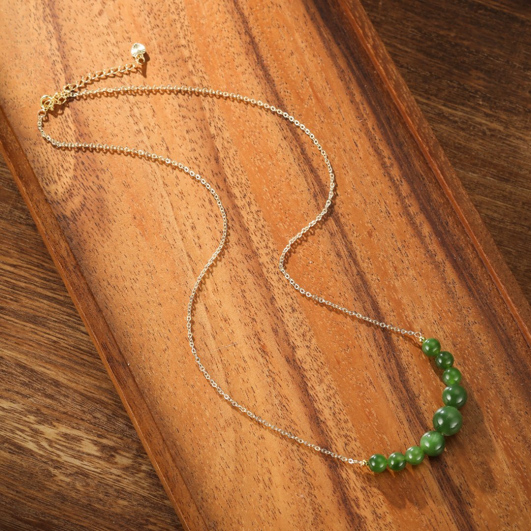 Collier en Jade Vert Arc de Joie en Laiton Doré - Biloria