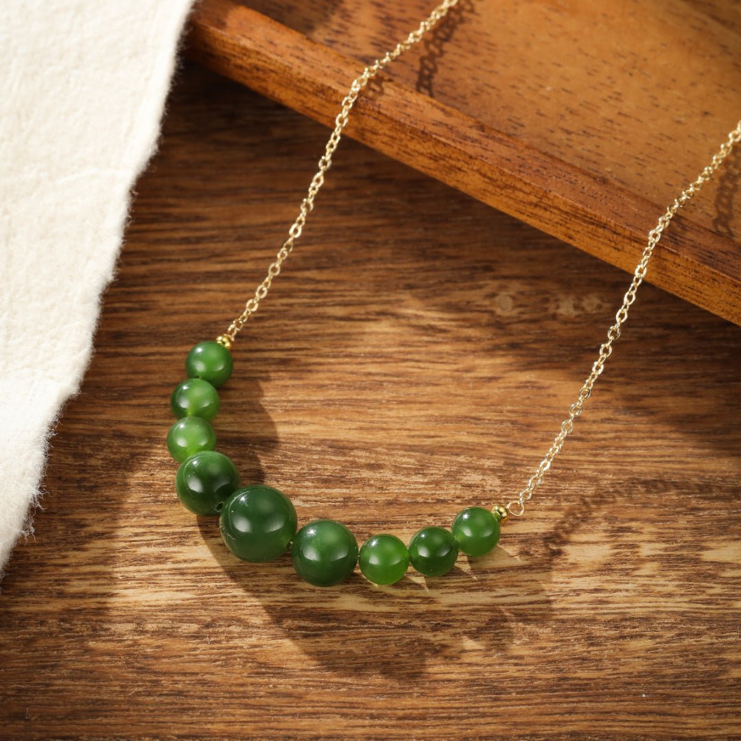 Collier en Jade Vert Arc de Joie en Laiton Doré - Biloria