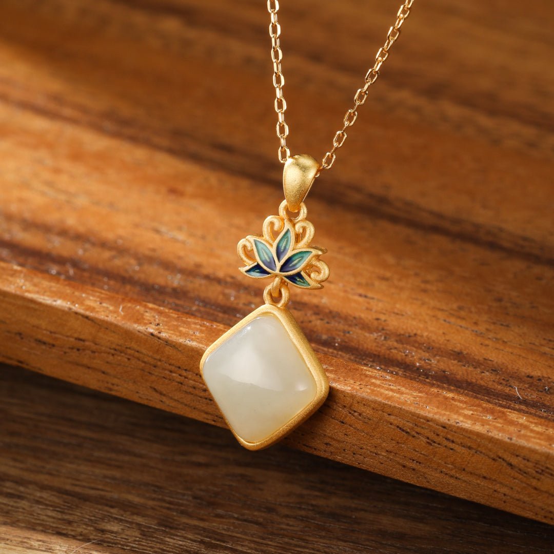 Collier Jade Blanc Lotus Bleu Argent Plaqué Or - Biloria