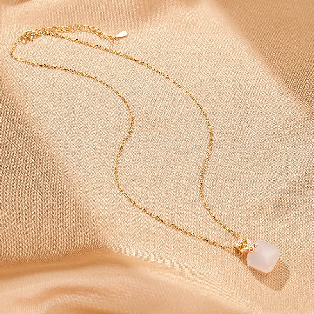 Collier Jade Blanc Papillon Argent Plaqué Or - Biloria