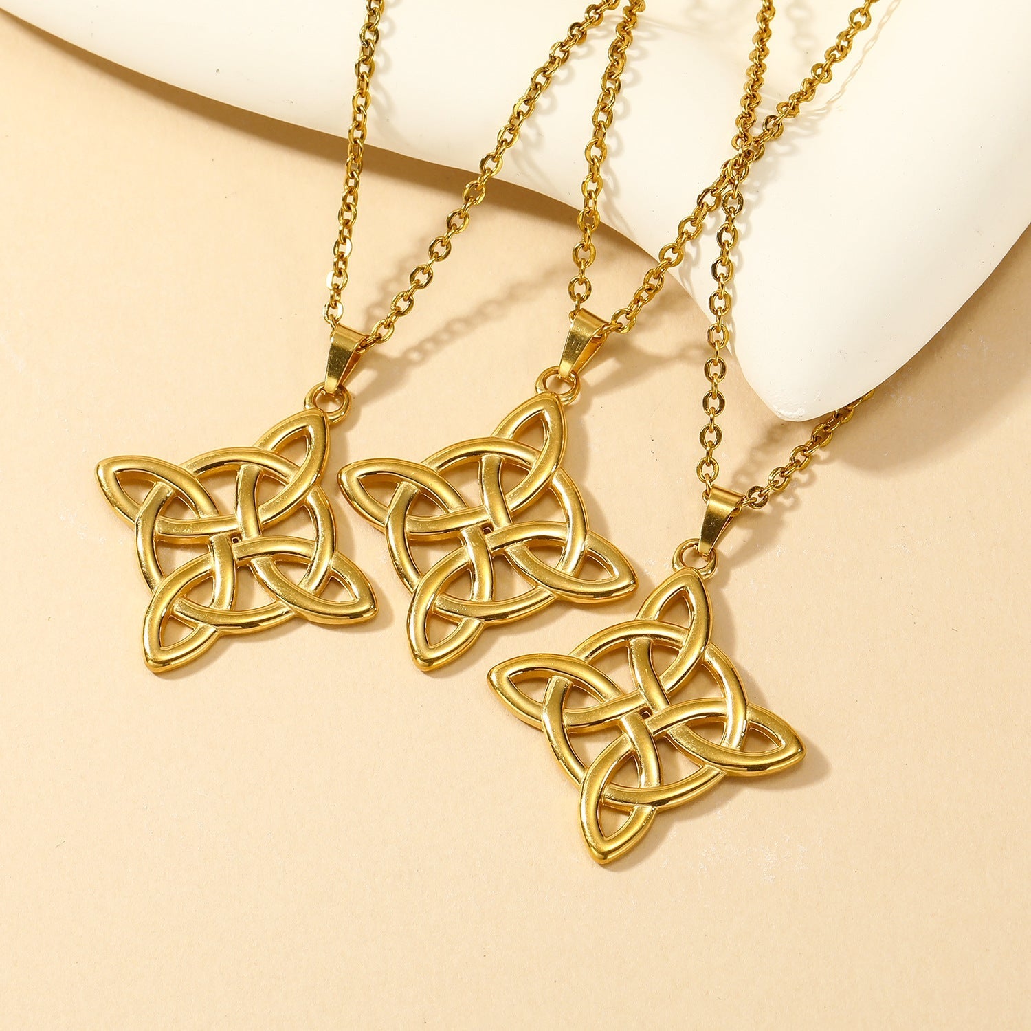 Collier Nœud de Sorcière – Acier Inoxydable de Titane Doré 18K - Biloria