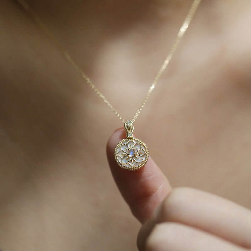 Collier Pierre de Lune et Fleur Lunaire en Argent Plaqué Or - Biloria