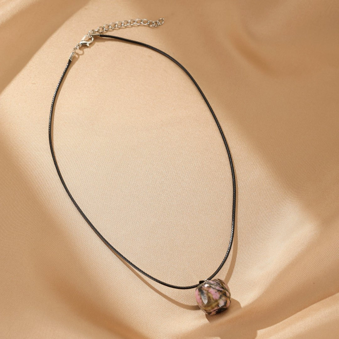 Collier Rhodonite : l'équilibre du cœur à offrir - Biloria