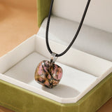 Collier Rhodonite : l'équilibre du cœur à offrir - Biloria