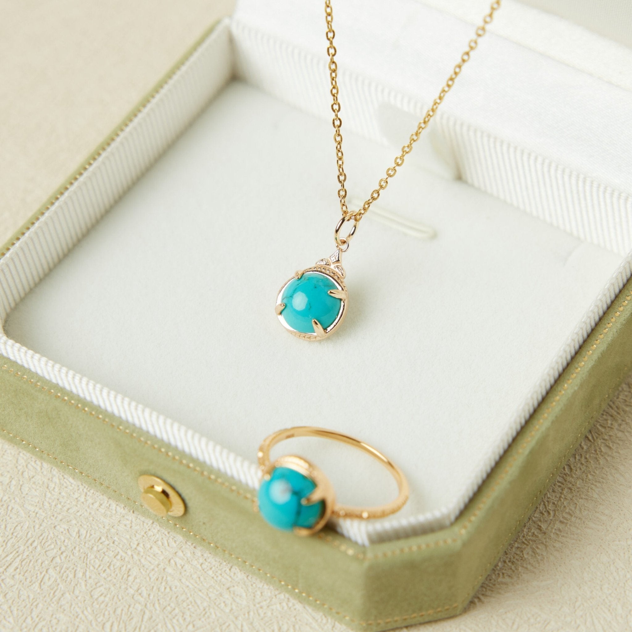 Collier Turquoise Ovale Argent Plaqué Or – Apaisant - Biloria