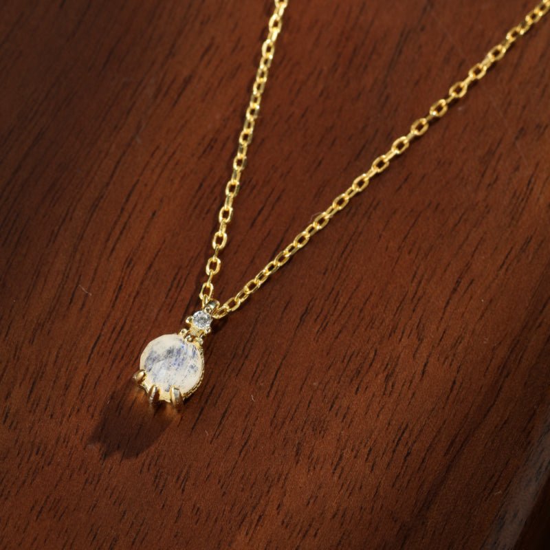 Offrir un Collier Pierre de Lune – Goutte Lumineuse, Argent Plaqué Or - Biloria